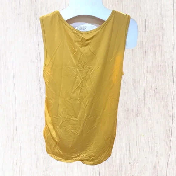 Faux Button Tank - Picture 4 of 4